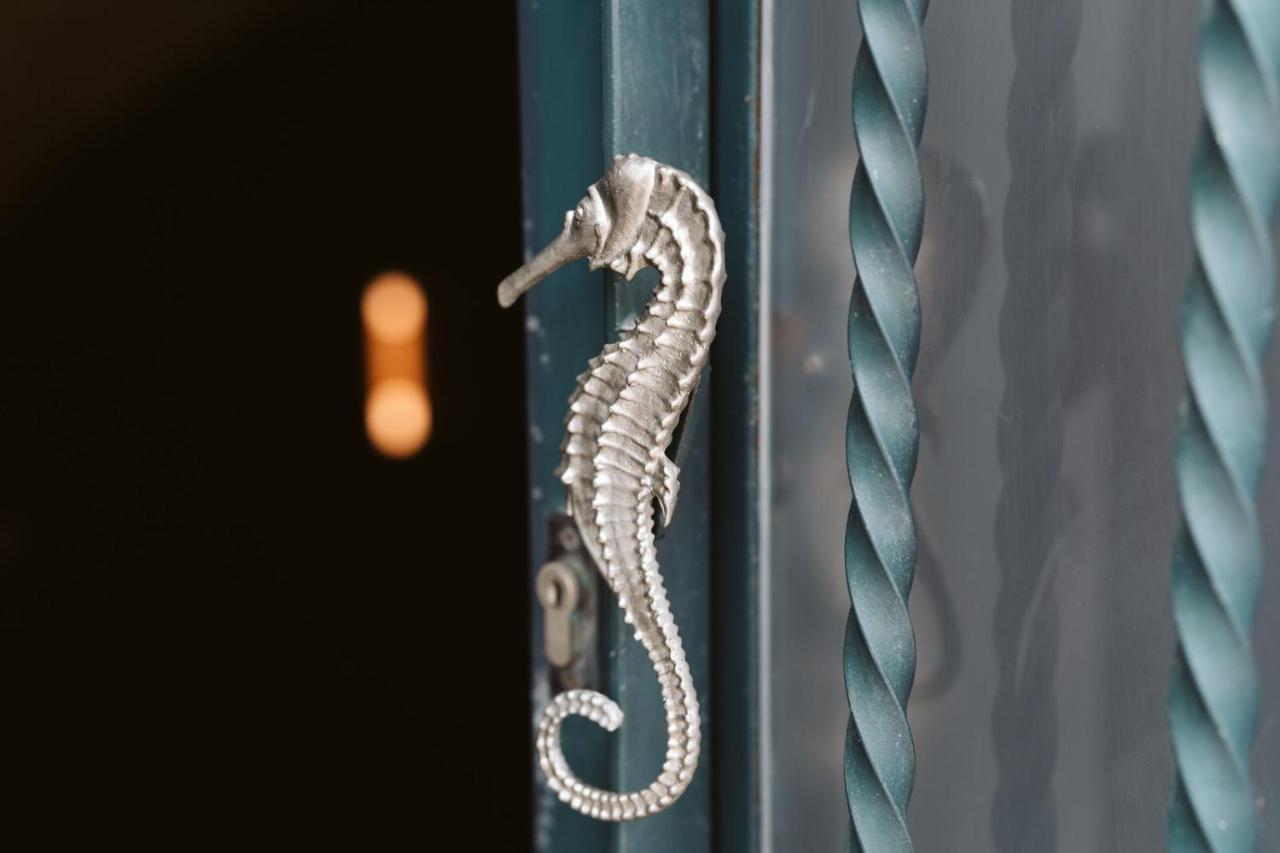 The Harbour - Luxury Living Bed & Breakfast Трани Екстериор снимка